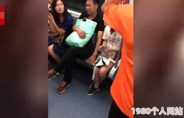 不要插嘤嘤嘤原标题为《男子地铁车厢内猥亵女乘客被曝光