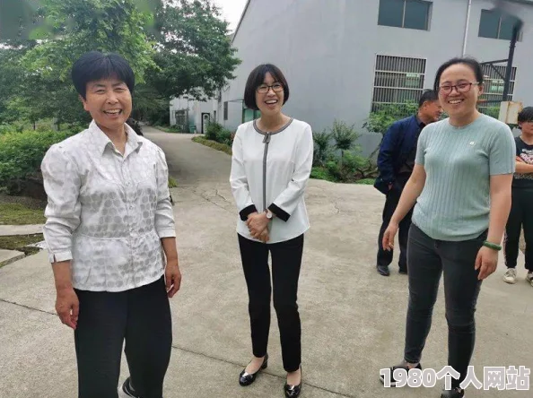 香港三级浴室女警官涉嫌违规交易被内部调查停职
