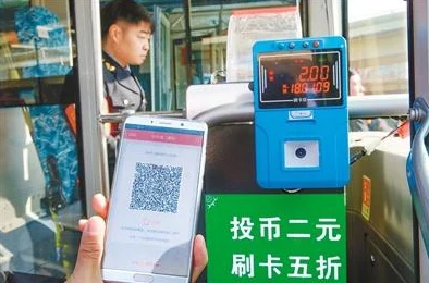 装不下已经流出来了好烫公交车在这个温暖的城市里我们共同分享着每一次出行的快乐与温馨让爱传递给每一个人