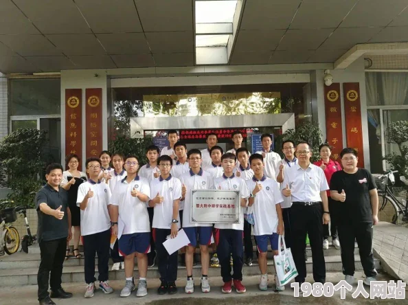 freeexpeople欧美性：最新动态显示该平台在用户隐私保护和内容审核方面进行了重要更新，提升了用户体验与安全性
