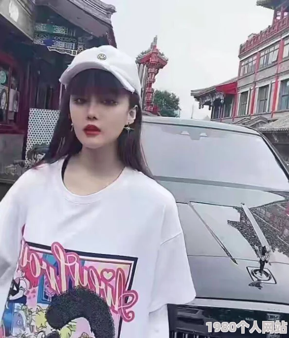 女s女mvk近日被曝出一段私密视频引发热议网友纷纷猜测其背后故事并对两位主角的关系展开讨论